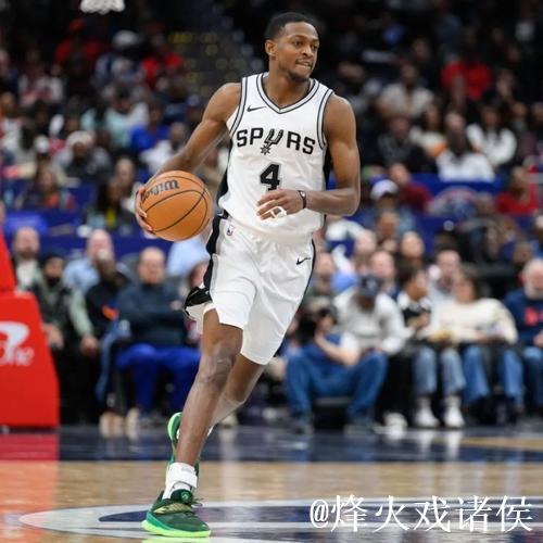 决赛前夜！马刺社媒发布福克斯现身球员训练照片